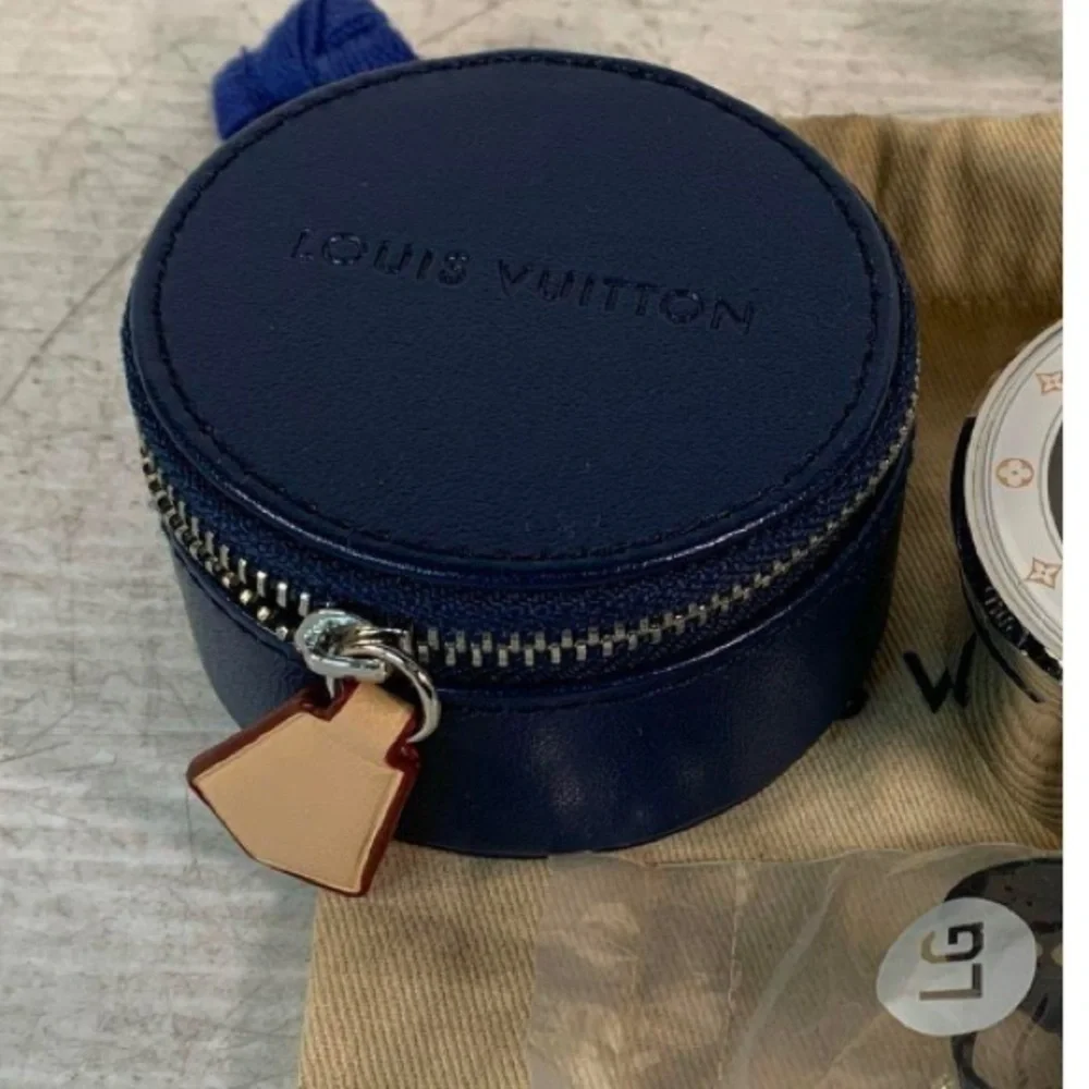 Louis Vuitton Monogram Earbuds - Picture 8 of 8